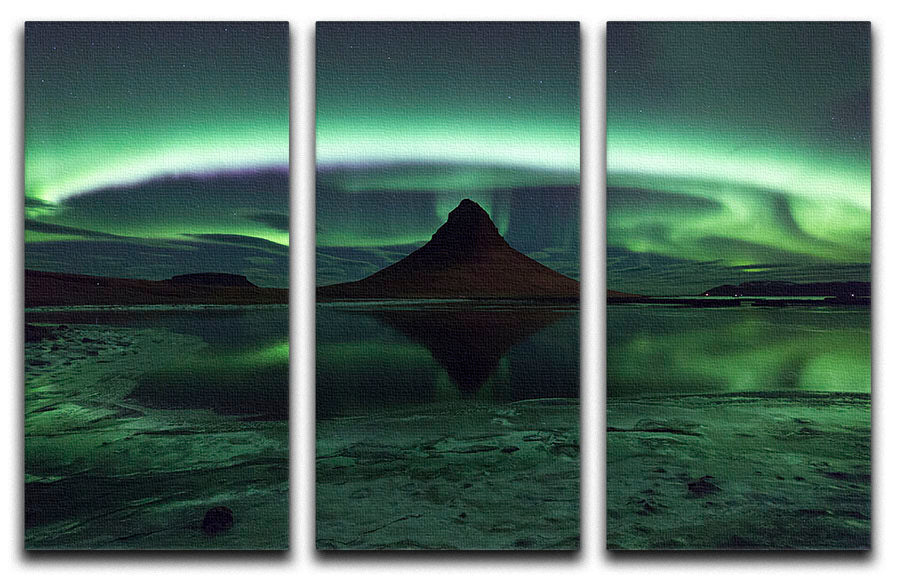 Kirkjufell Aurora 3 Split Panel Canvas Print - Canvas Art Rocks - 1