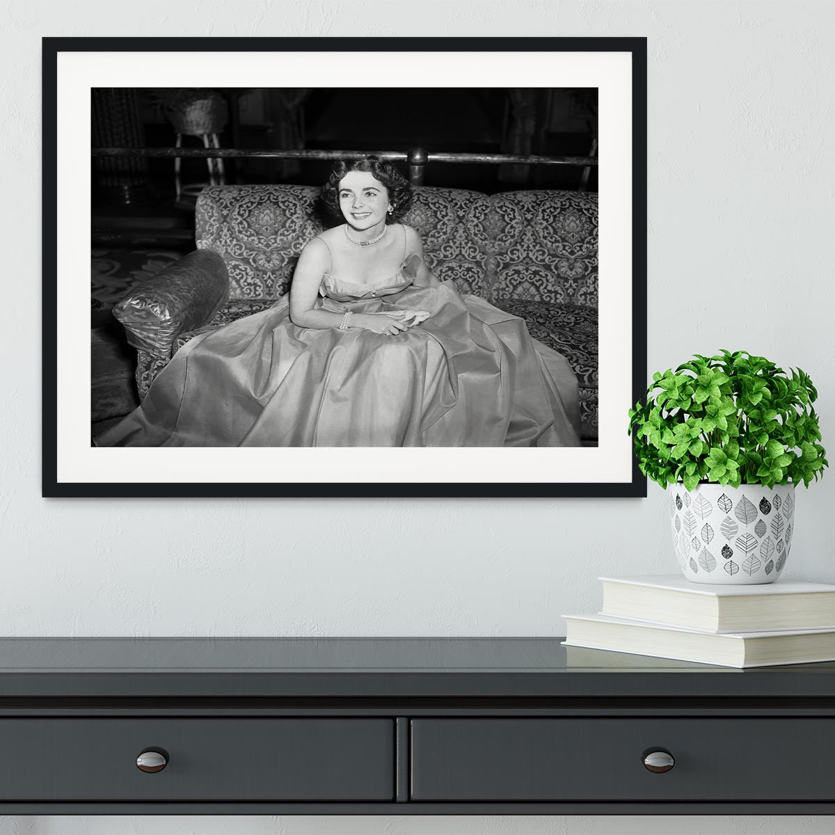 Elizabeth Taylor In A Dress Framed Print - Canvas Art Rocks - 1