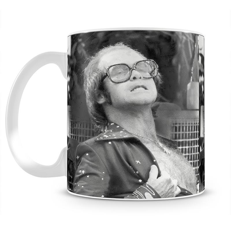Elton John onstage 1975 Mug - Canvas Art Rocks - 1