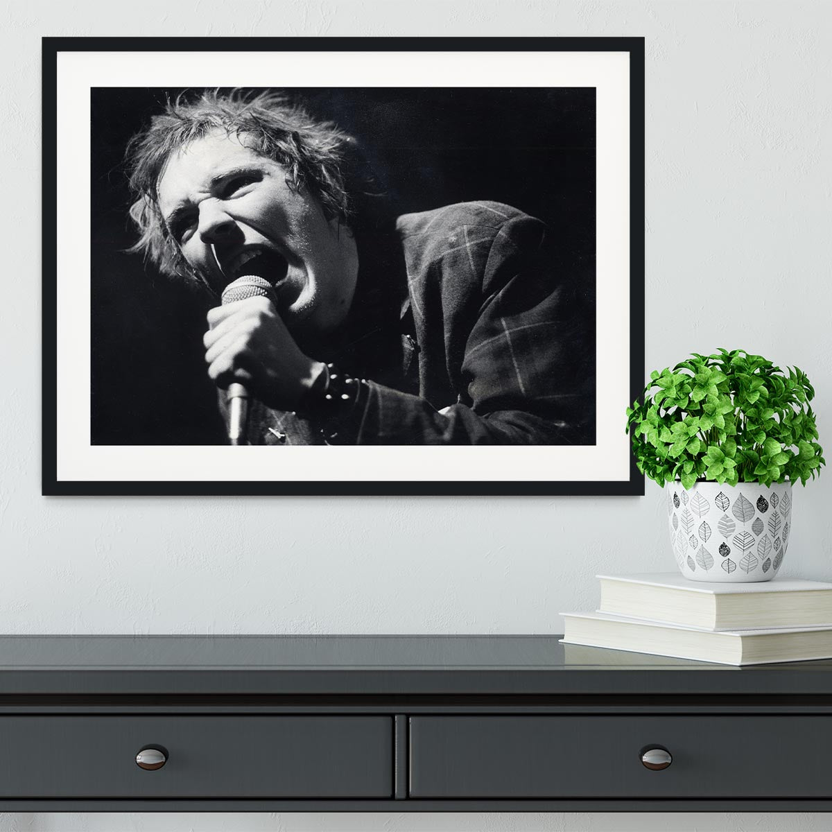 Johnny Rotten sings Framed Print - Canvas Art Rocks - 1