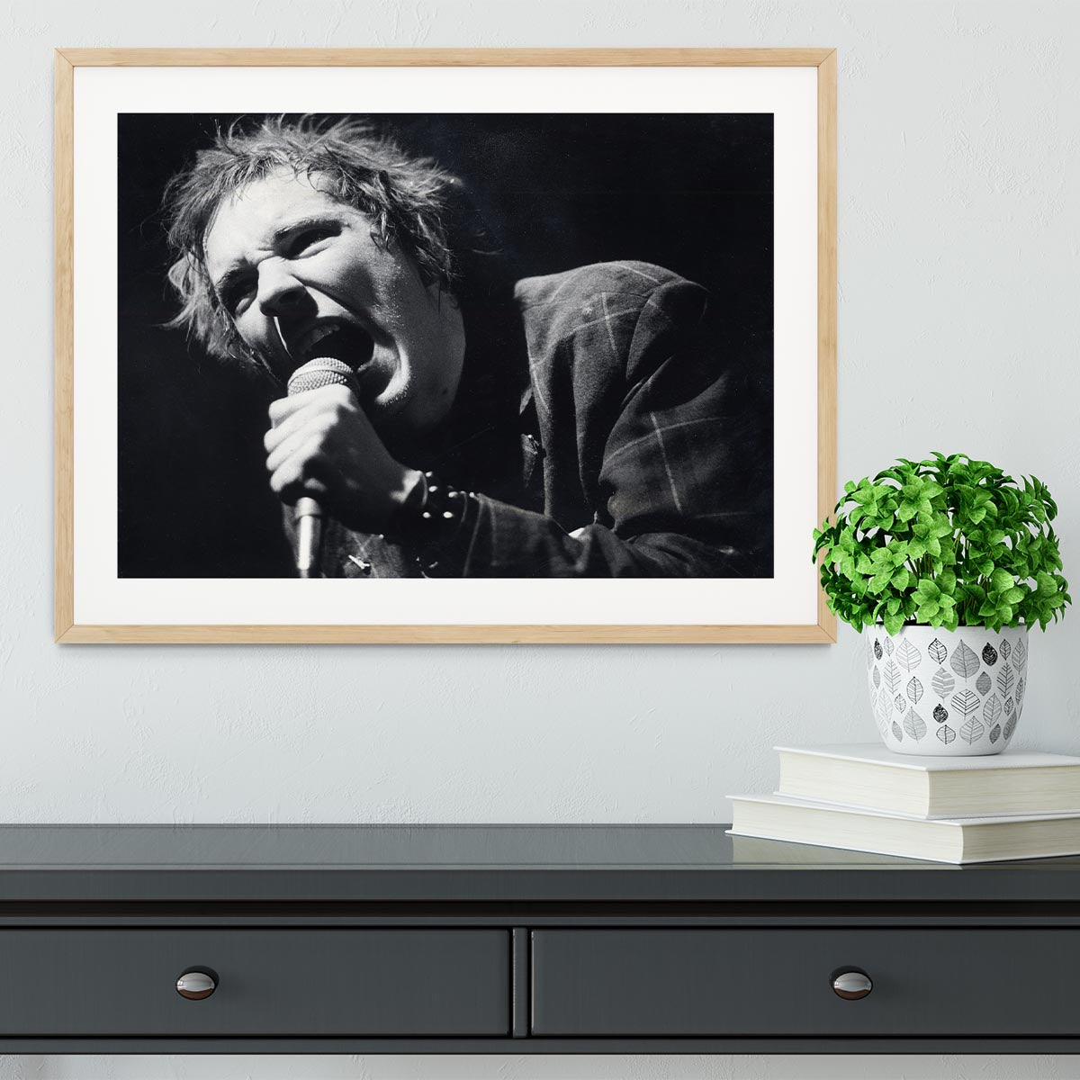 Johnny Rotten sings Framed Print - Canvas Art Rocks - 3
