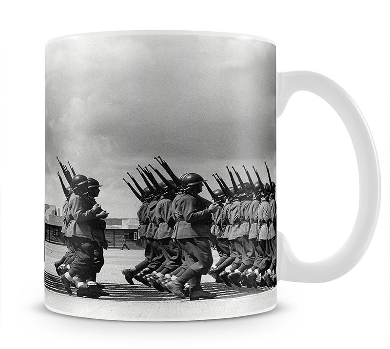 Soldiers marching in formation Mug - Canvas Art Rocks - 1