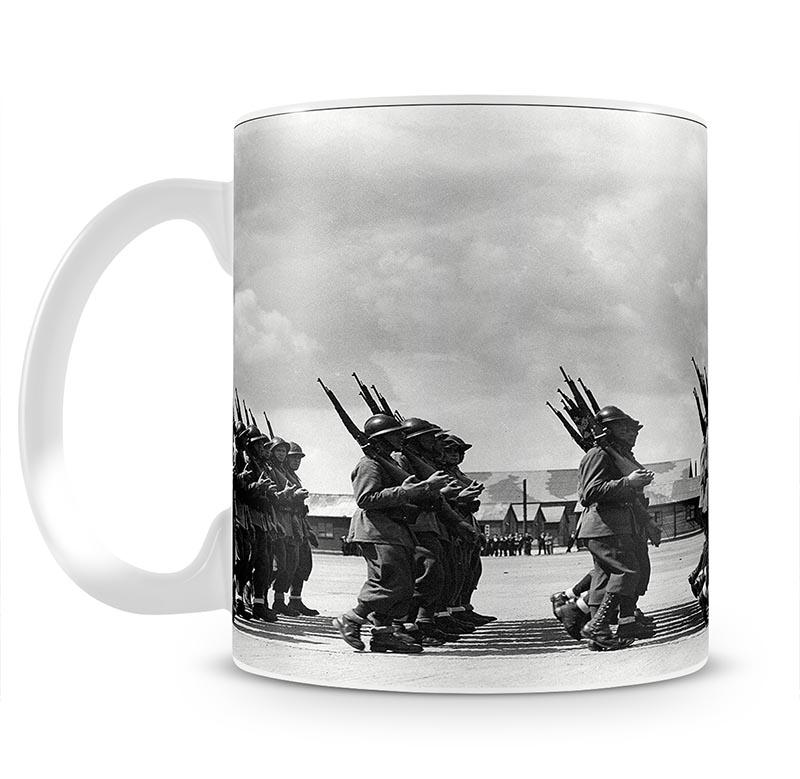 Soldiers marching in formation Mug - Canvas Art Rocks - 2