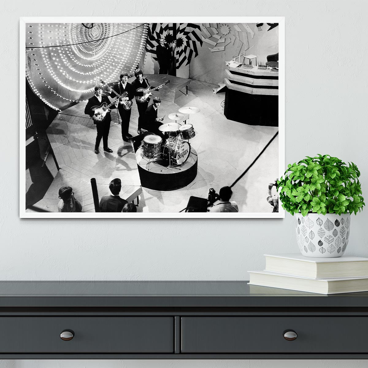 The Beatles on Top of the Pops Framed Print - Canvas Art Rocks -6