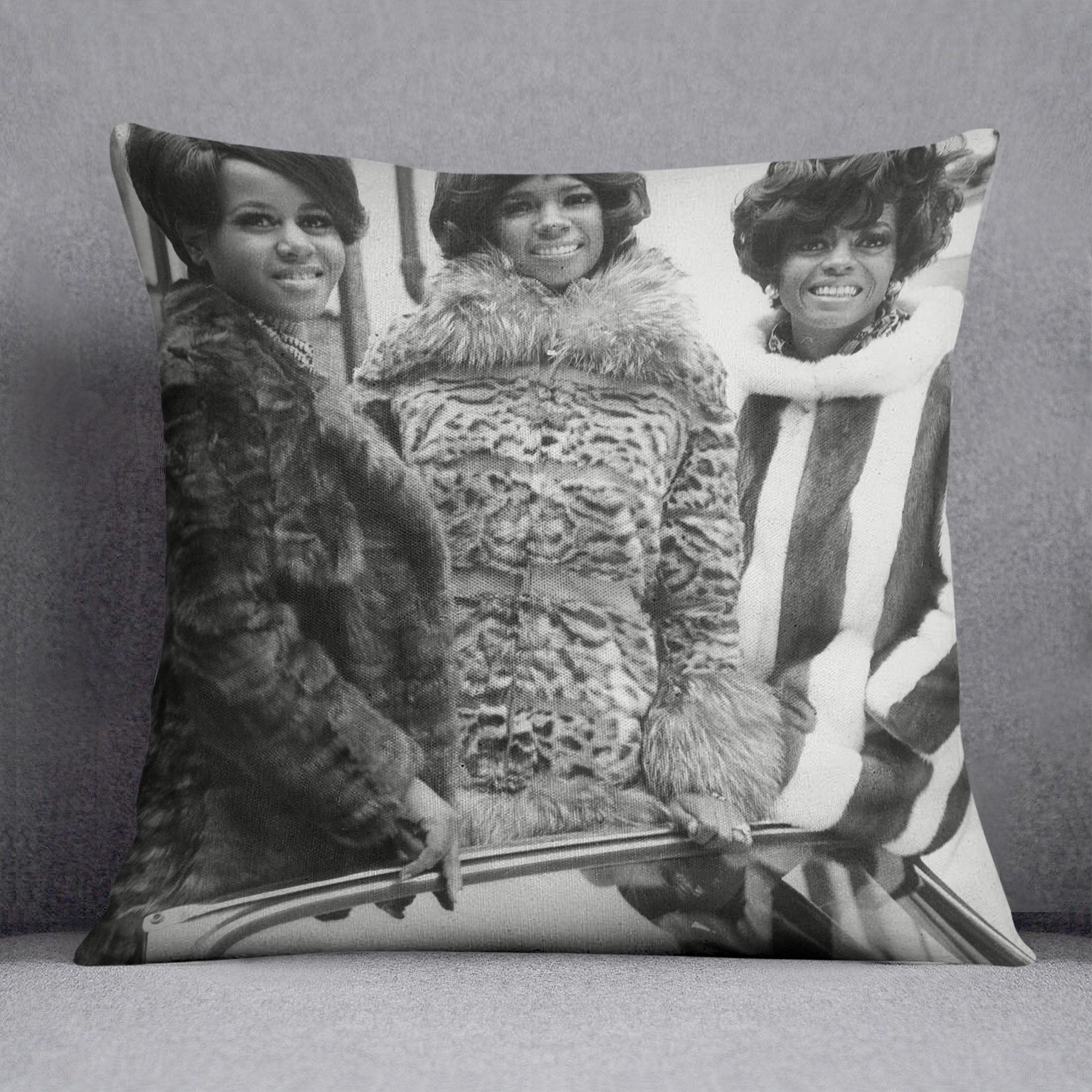 The Supremes ready to sing Cushion