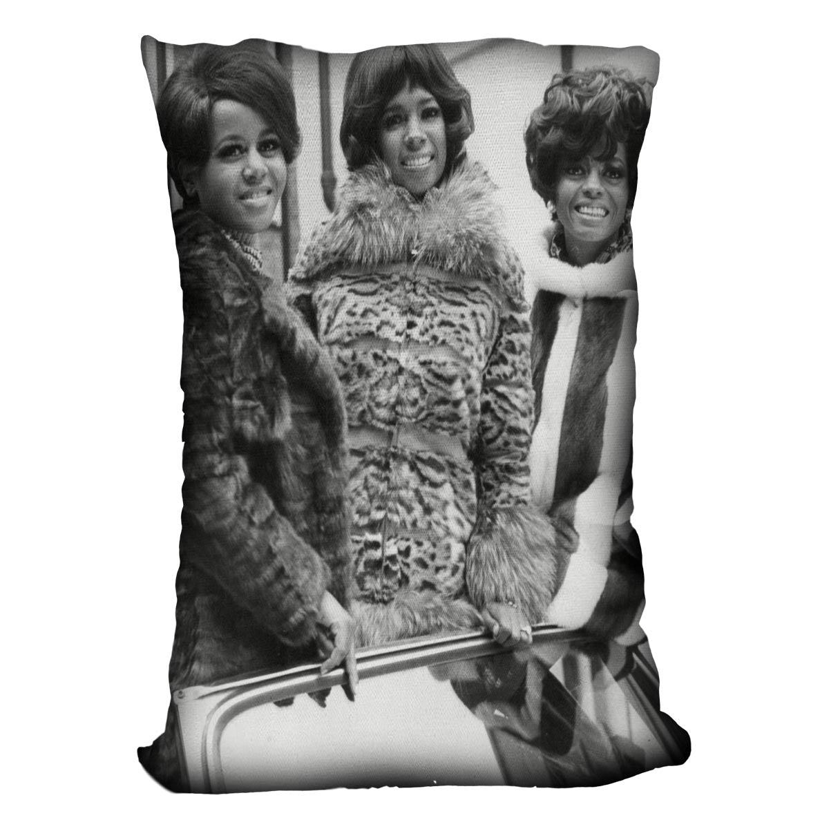 The Supremes ready to sing Cushion